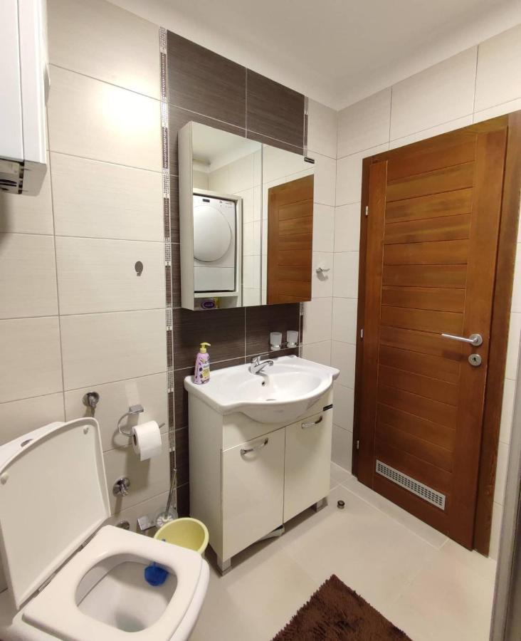 Deluxe Apartment Lejla - Free Garage Parking Сараево Екстериор снимка