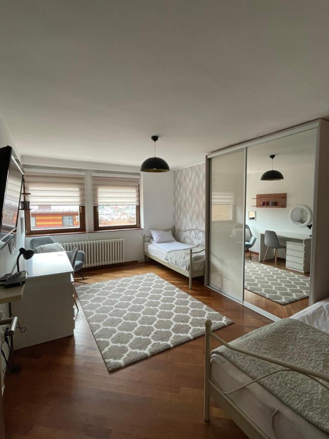 Deluxe Apartment Lejla - Free Garage Parking Сараево Екстериор снимка